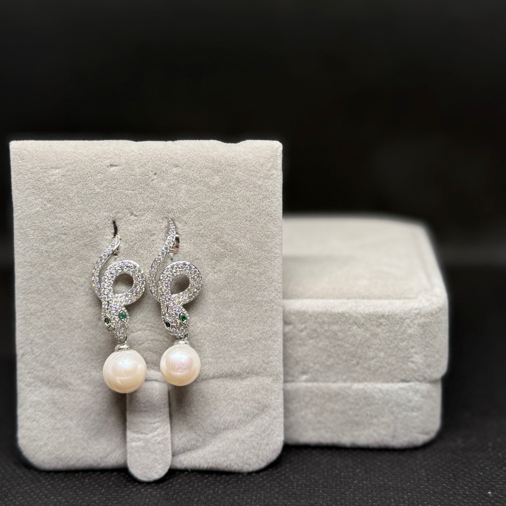 Elegant Silver and Pearl Earrings